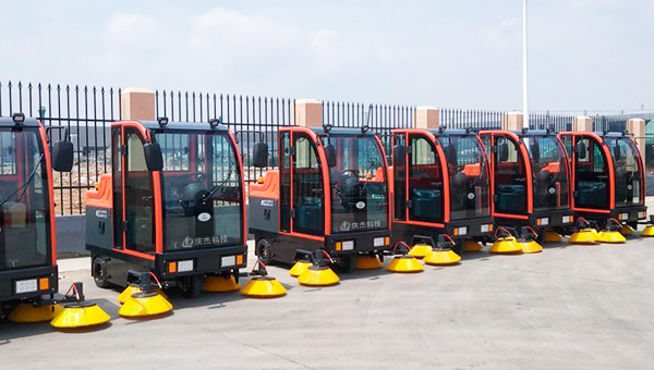 掃地車廠家-吸塵掃地車-市政工程選擇多臺慶杰掃地車